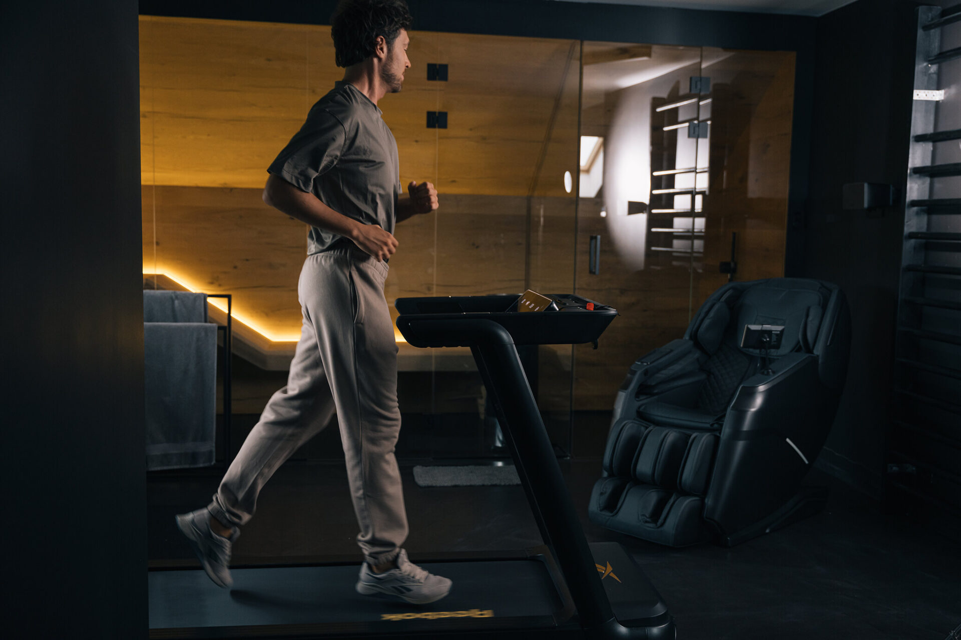 Regeneracja po treningu – jak fotel masujący wspiera mięśnie, krążenie i mobilność